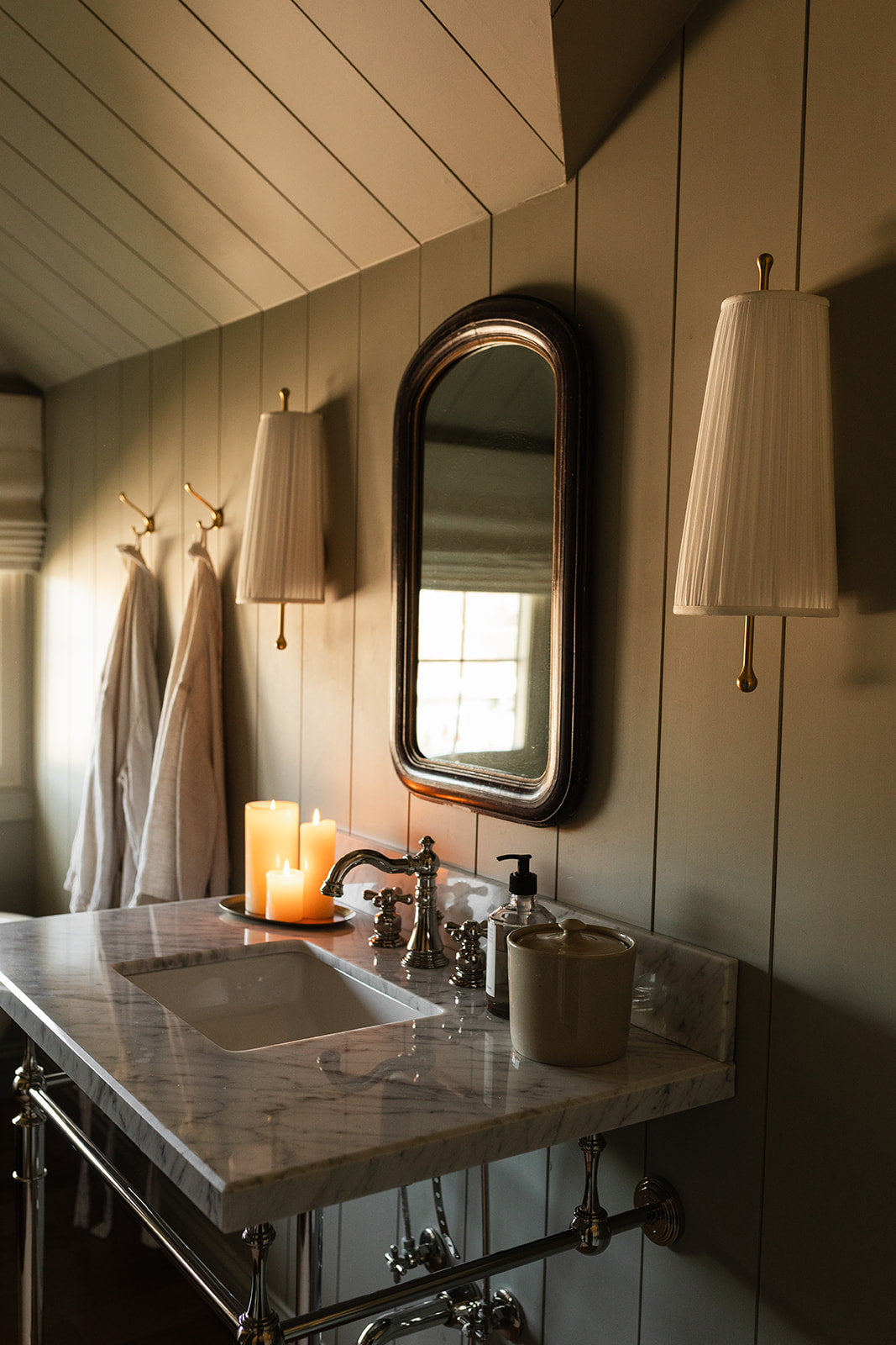 The Stoneware Canister with Lid