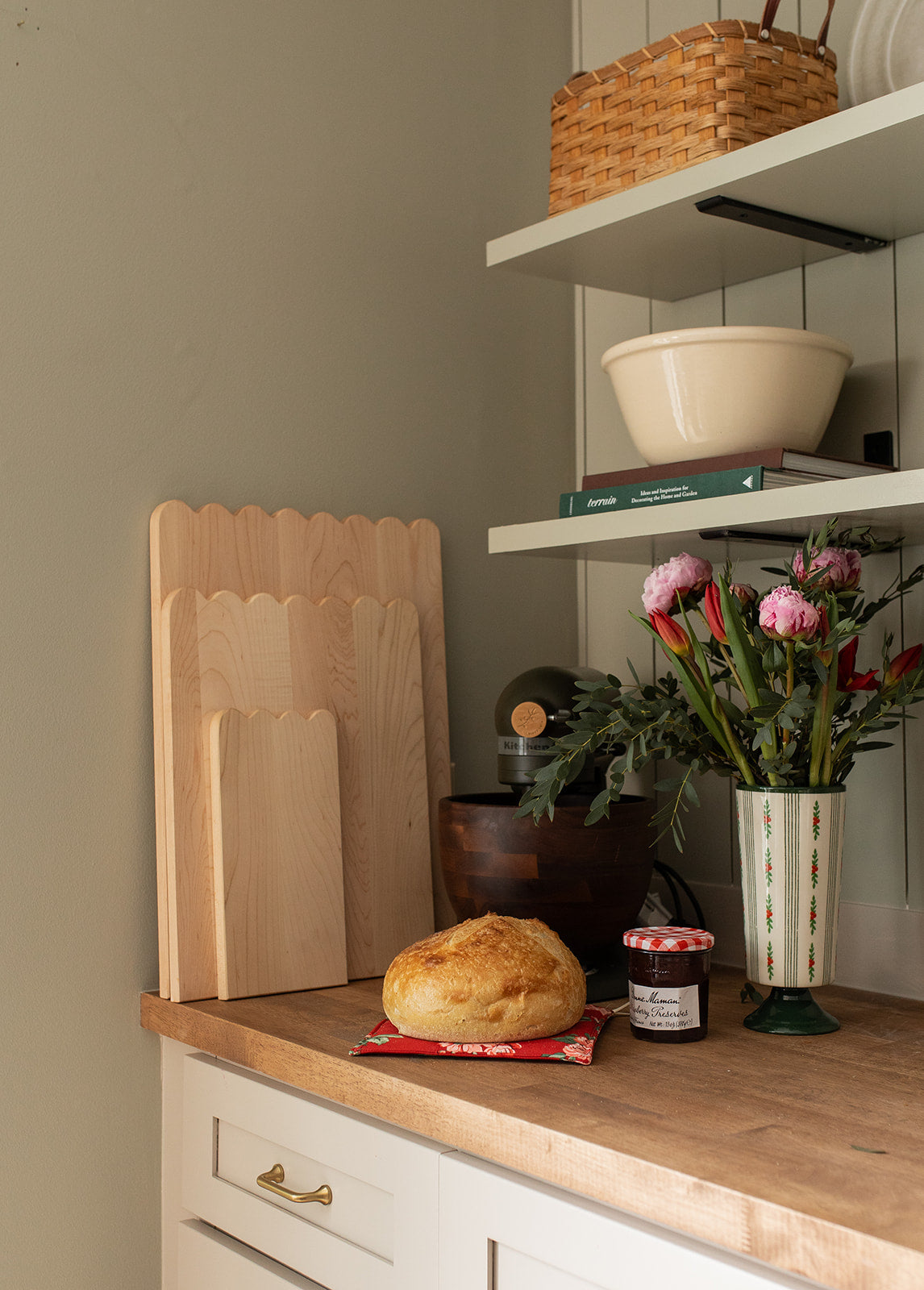 The Scalloped Cutting Board